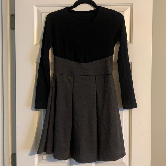 Dresses & Skirts - Long sleeve black and gray dress size L